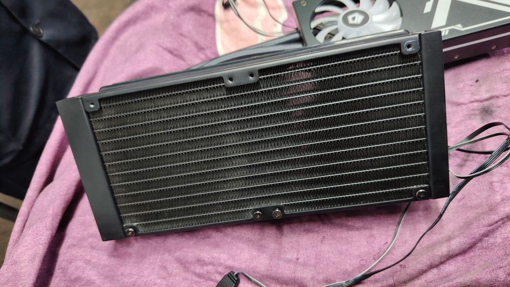 Продам XFX Radeon RX 5700 XT