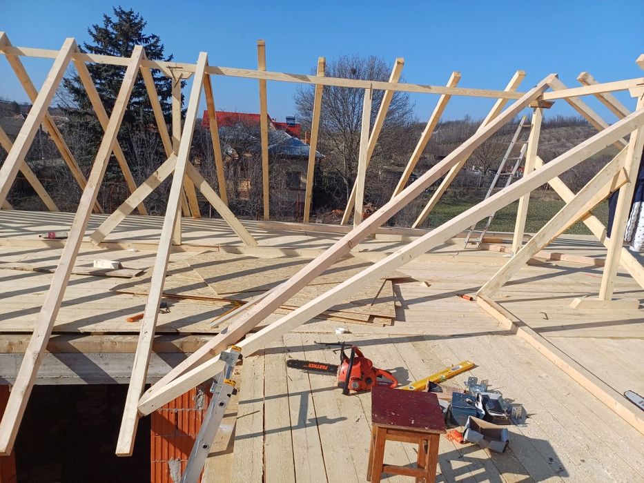 Reparatii acoperisuri hidroizolatii echipa cu experienta case la roșu hidroizolatii  carton acoperiș case