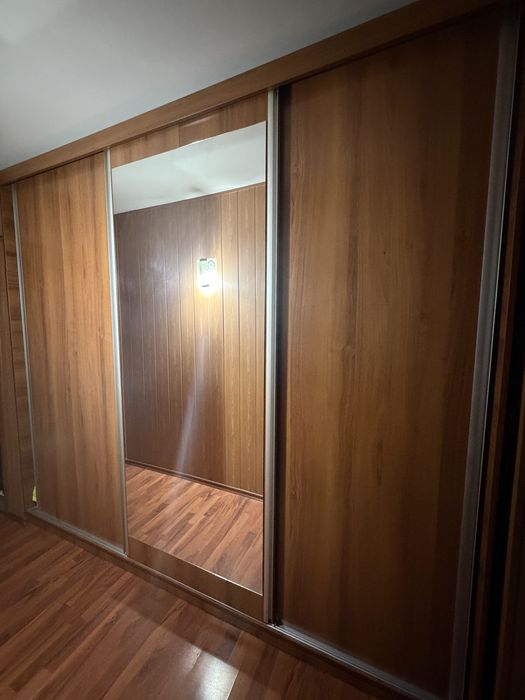 Dressing cu usi glisante si oglinda pe mijloc