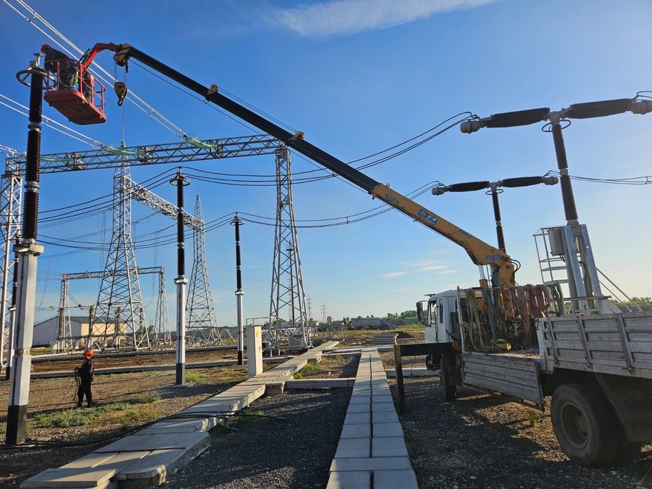 Подается манипулятор