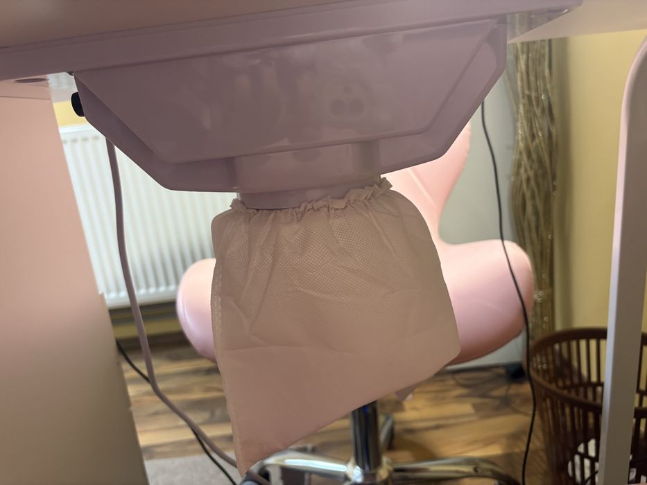 Masa de unghii cu aspirator incorporat si altele