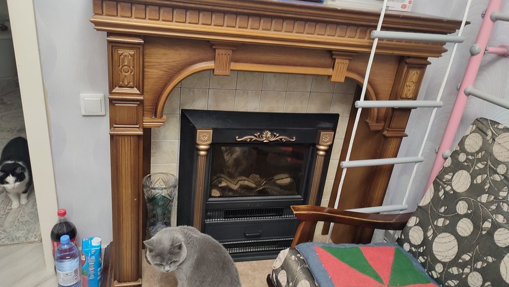 Красивый деревянный камин