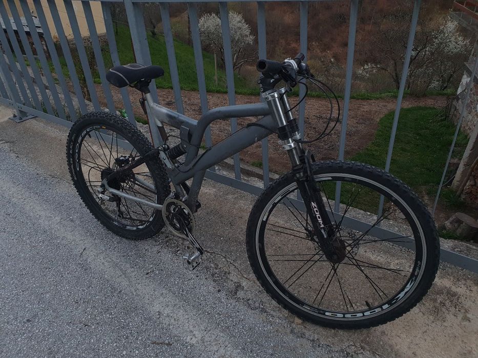 Колела комплект, €230 и €340, а двете €520