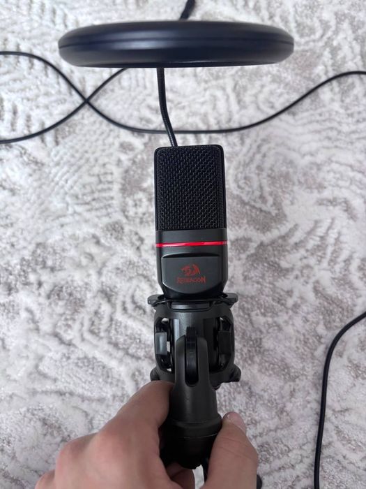 Микрофон Redragon Seyfert GM100.