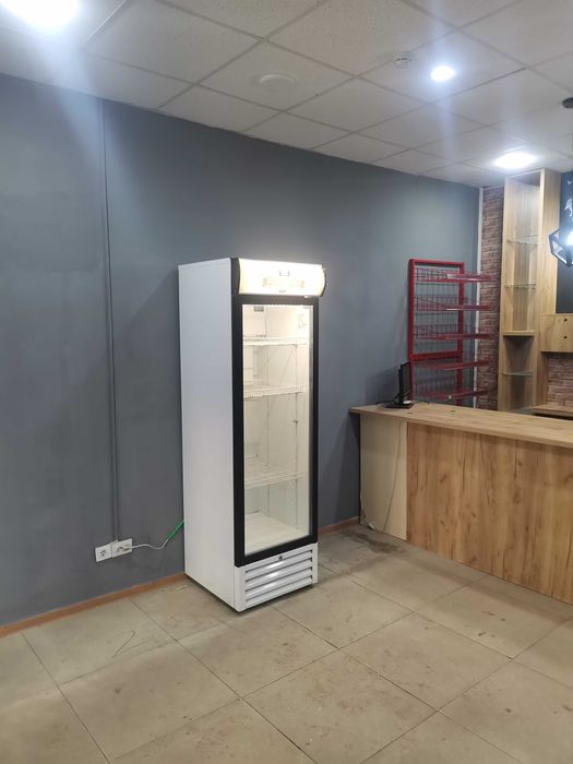 Холодильник под напитки.