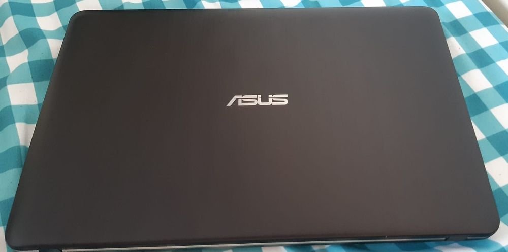 Laptop Asus ca nou