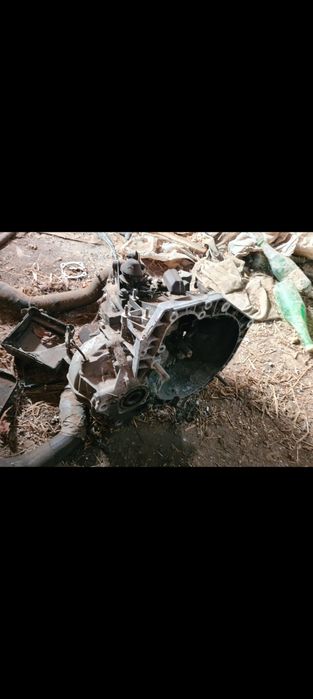 Продавам 6 степена срокостна кутия от alfa 147 jtd 1.9 140 коня