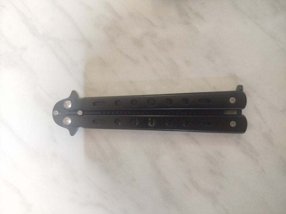 складная расческа в виде ножа бабочки