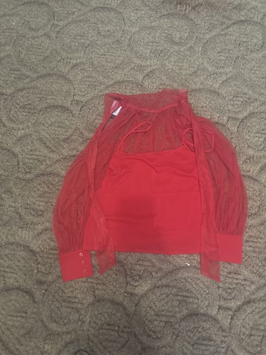 Продаю блузку женскую