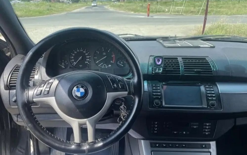Vând bmw x5 E 53