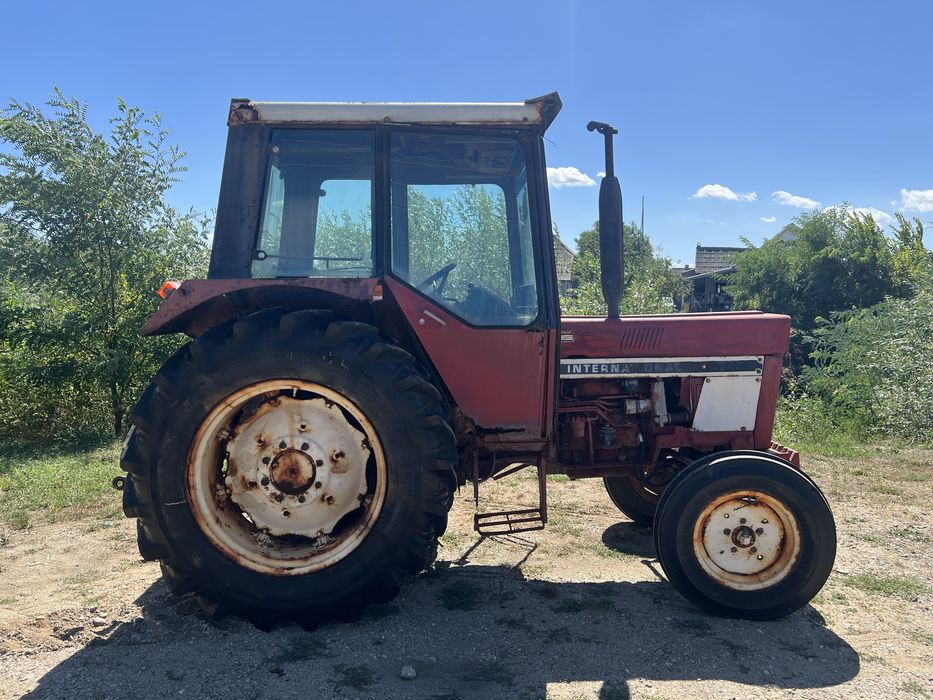 Tractor International 745