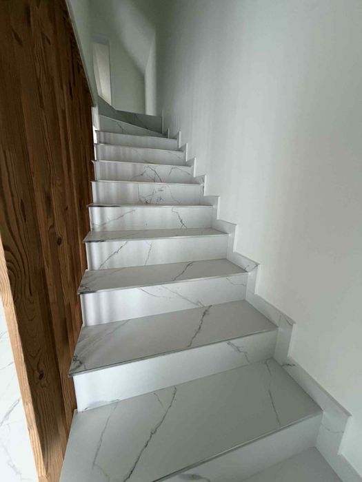 Inchiriez casa Lisaura