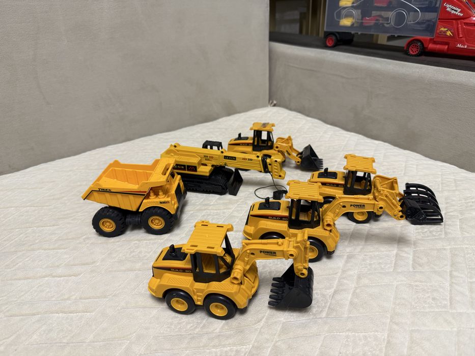 Спец техники и грузовик