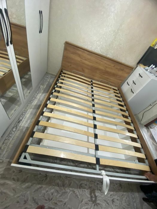 Кровать вместе с матрасом