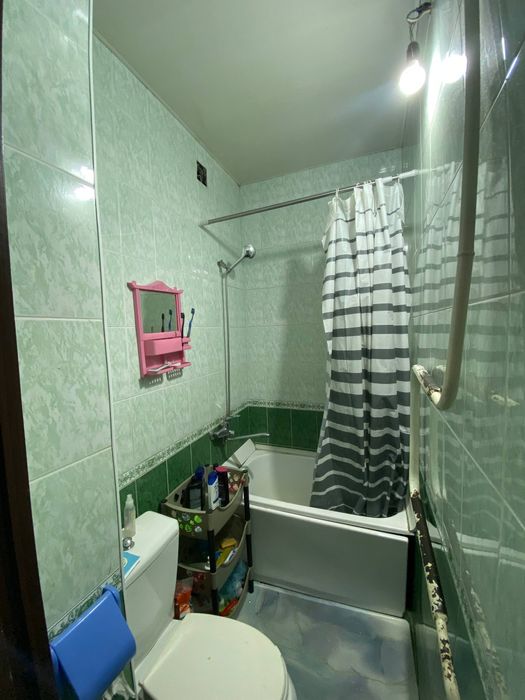 Продаётся кв. Юнусабад 6 кв. 1 комната переделанная в 3.