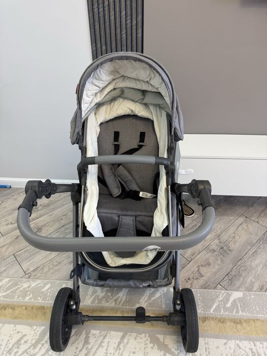 Продам срочно универсальную коляску