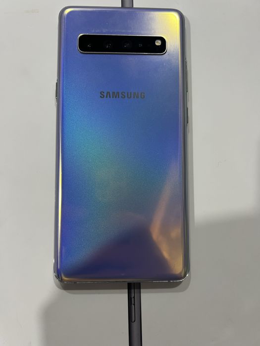 Samsung S 10+ 5G sotiladi paket telefon 8/256