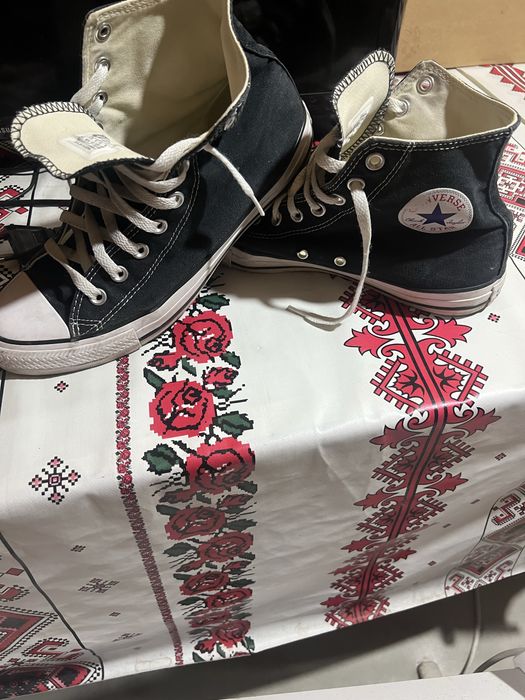 Vand 3 perechi Converse