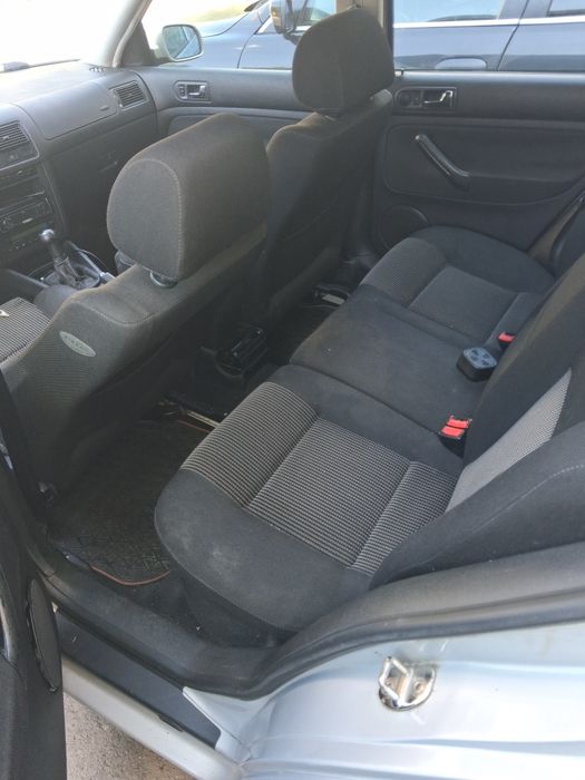 Vand sau schimb masina golf 4