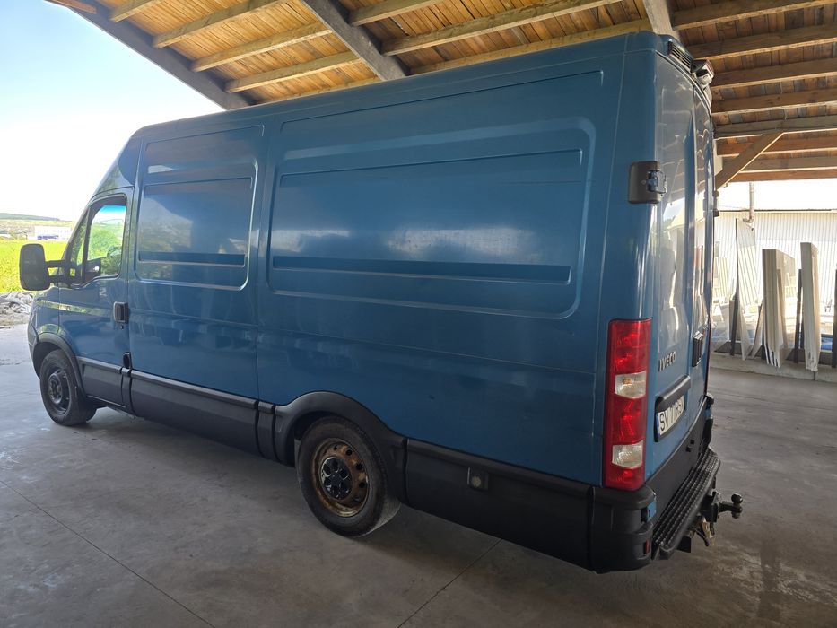 Vând iveco daily 35s18 motor 3000 cu 177 cai aer condiționat tahograf