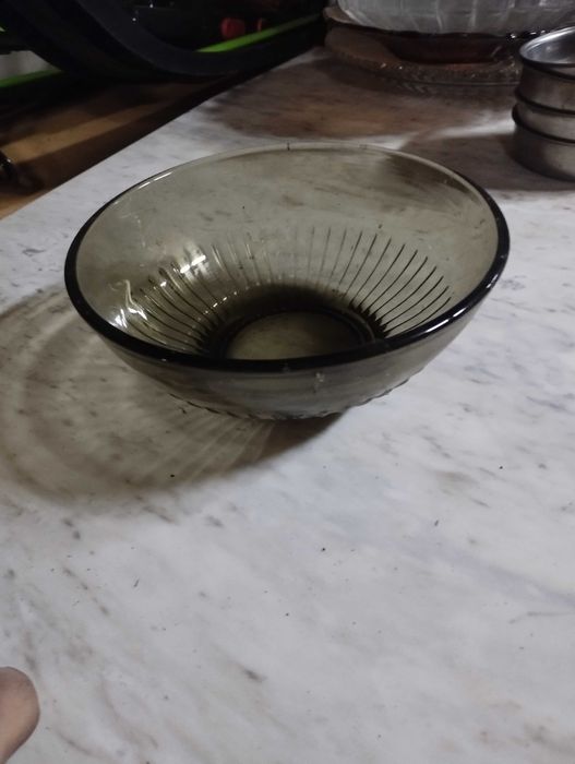 Стъклени чинии и купи