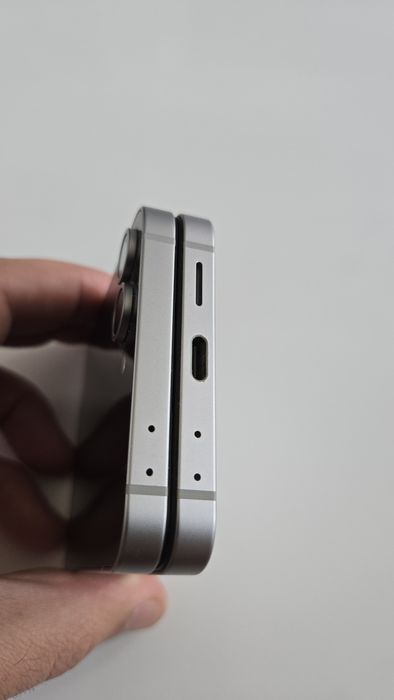 Samsung Z Flip 6, 256gb,  display mare spart