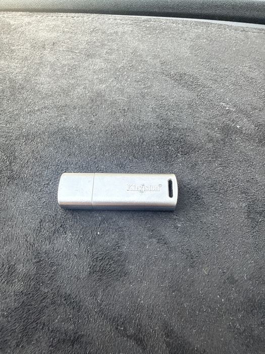 Kingston DataTraveler Locker+ G2 16 ГБ
