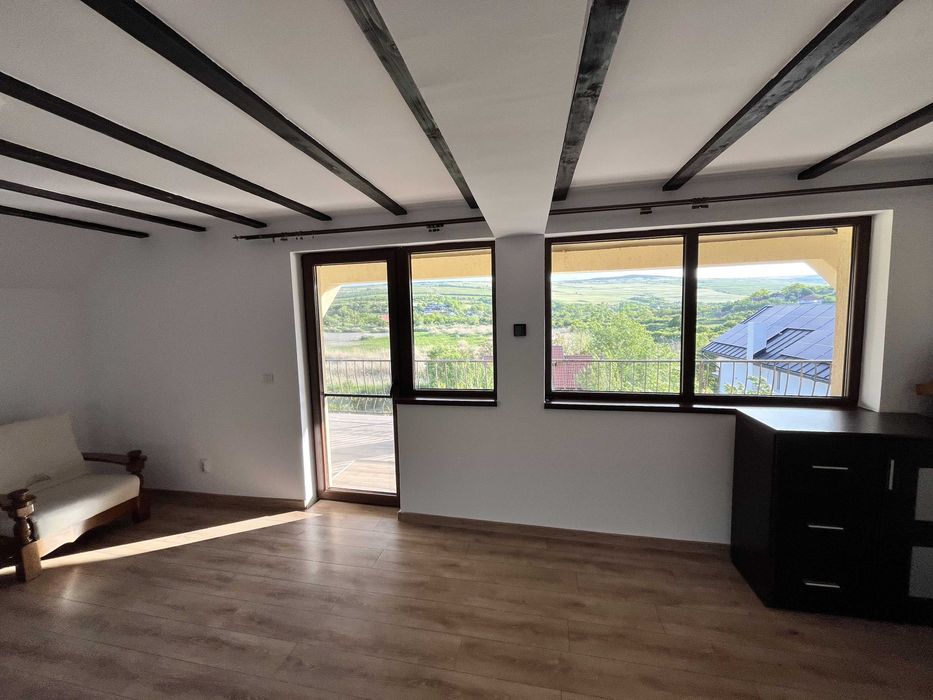 PF inchiriaza casa individuala pe malul lacului, 5 camere, garaj, foisor, 2700mp teren, +300mp utili