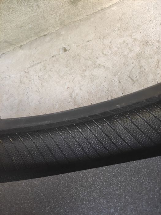 Pirelli p zero 265/40 R22 sotiladi faqat 1ta dona bor kamplekt YO'Q