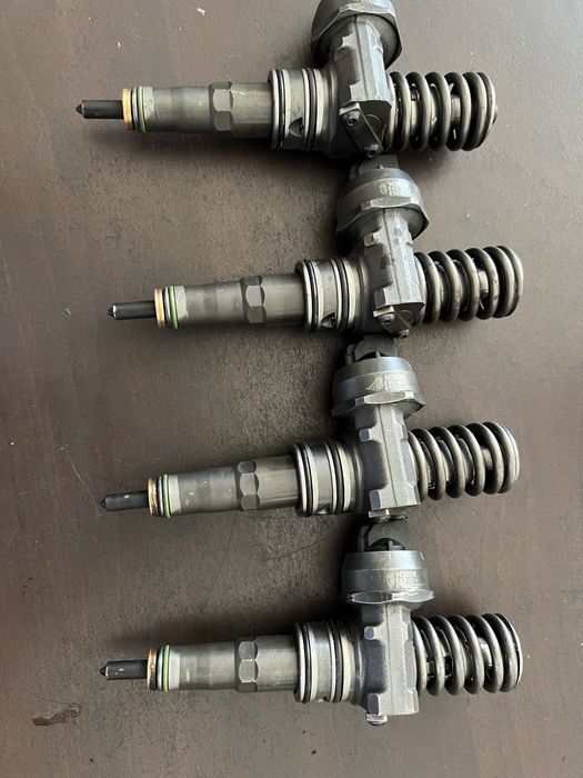 Vând injectoare touran