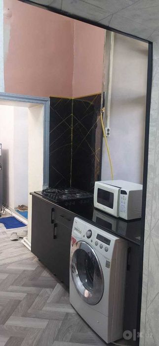 Продается домик на земле  в самом ЦЕНТРЕ Янгиюля!