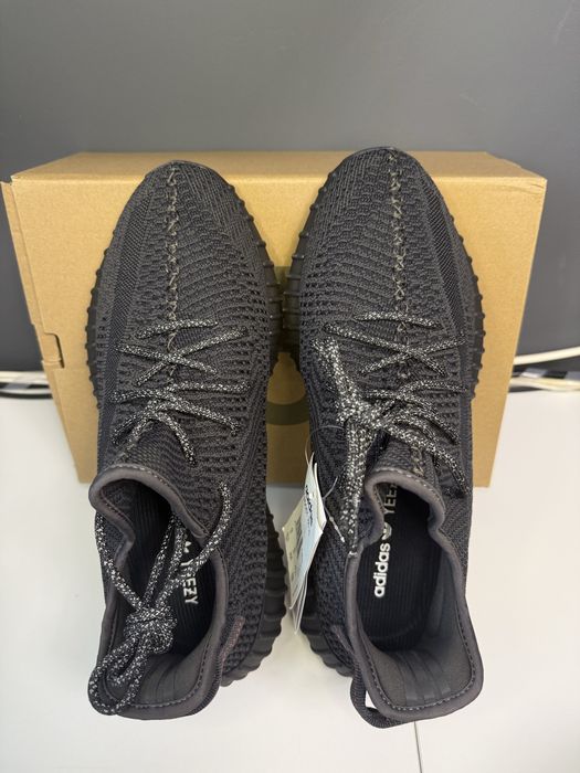Adidasi adidad yeezy 350 v2