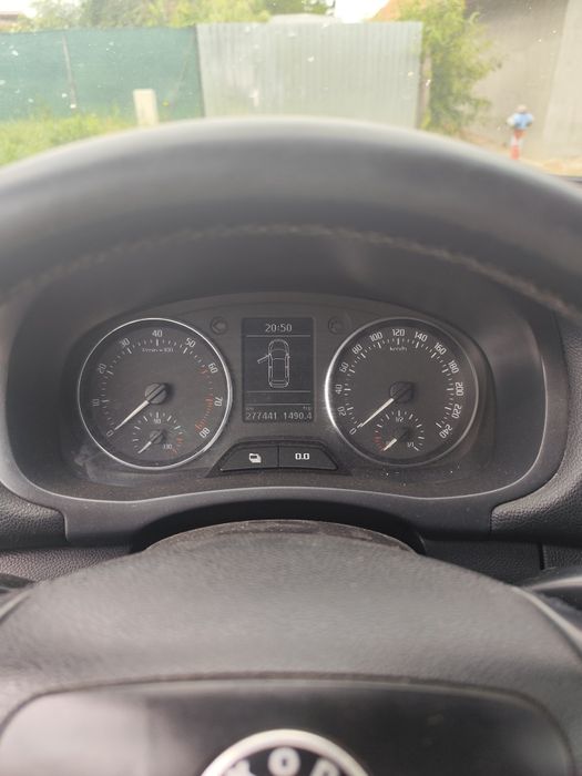 Vând scoda Fabia