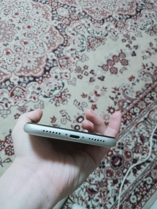 продается айфон 11