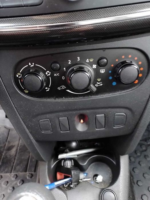 Dacia Logan oct. 2018, 1.0 SCe, AC, GPL, carlig, bare transversale