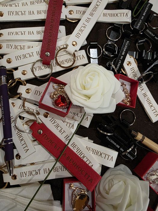 Пулсът на вечността- роман, Шепа размисъл-стихосбирка+ бокс чантичка с