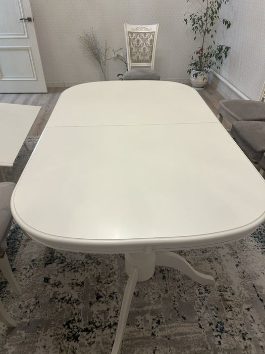 Стол для гостинной со стулями