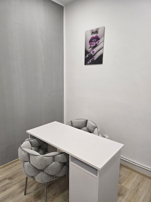 Vand afacere la cheie salon infrumusetare zona premium