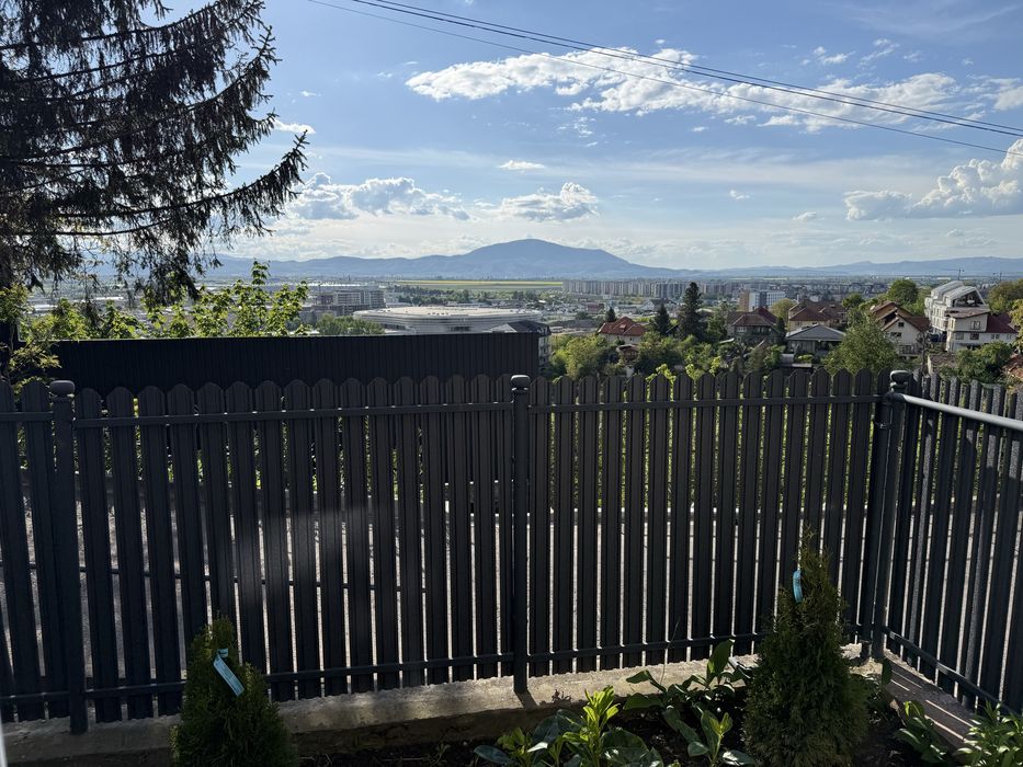 Apartament în casă cu curte terasata si garaj – la 5 minute de Centru