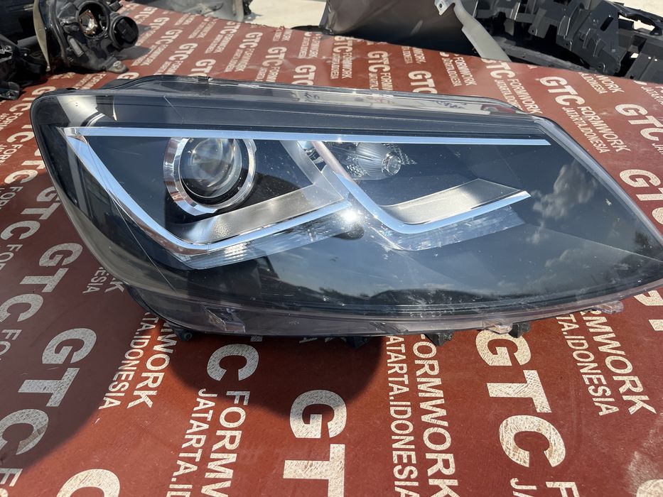 Фар Seat Alhambra Xenon