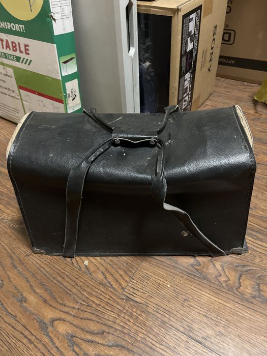 Швейная машинка в рабочем состояний