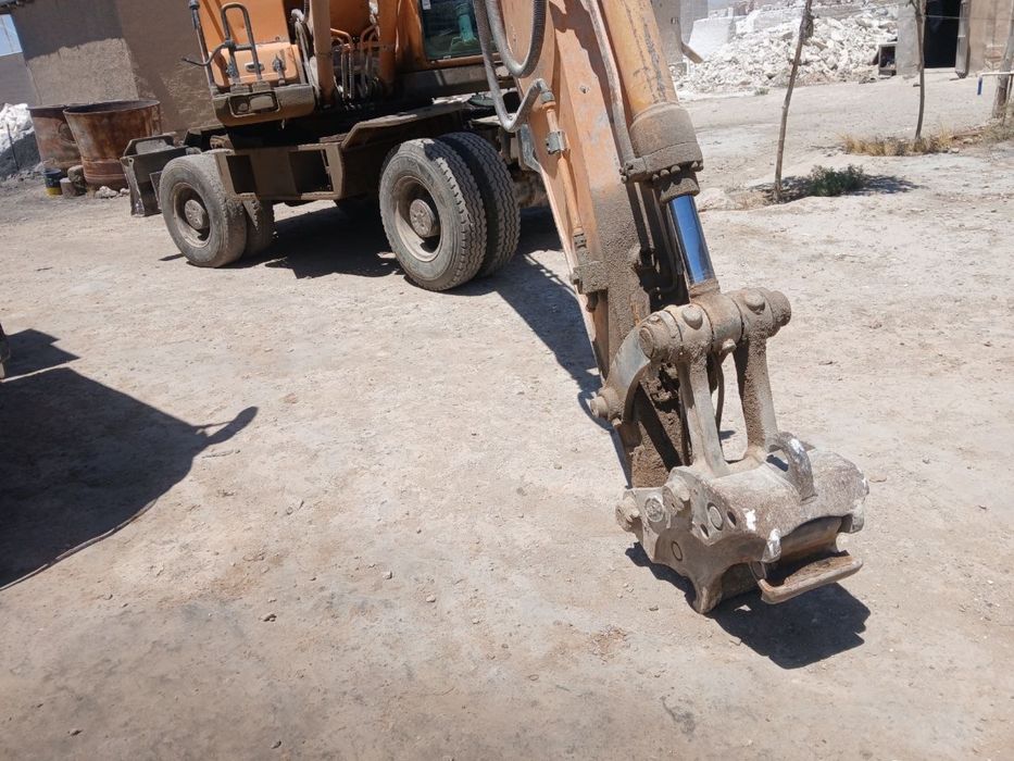 Hyundai ekskavator sotiladi