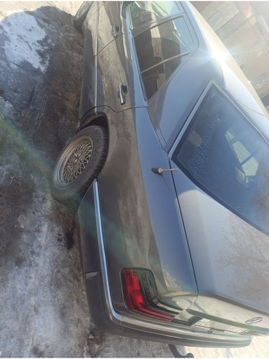 Мерседес 124 2.0л.