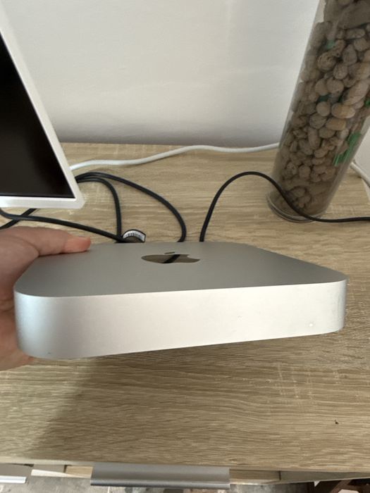 Vand mini mac m2 pro impecabil