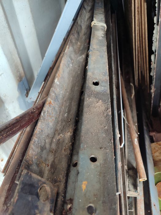 Продам железные уголки