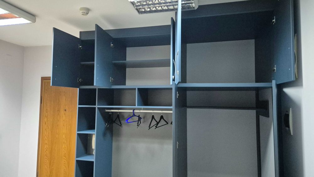 Гардероб за вграждане в ъгъл