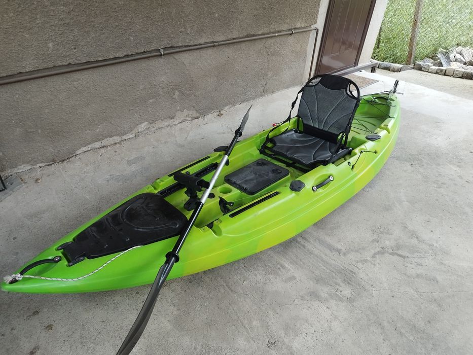 Каяк с рул за управление