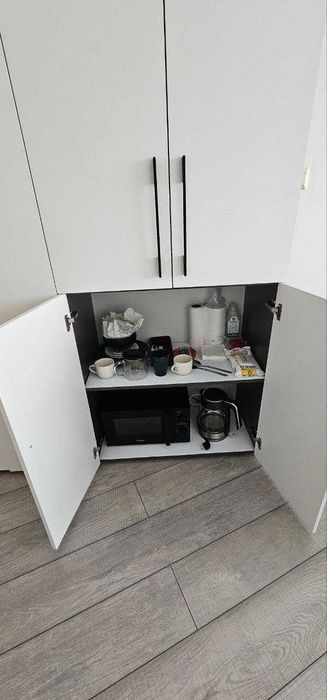 Офисная мебель столы стулья