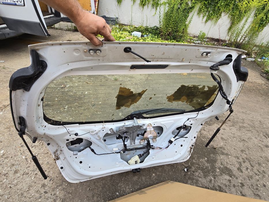 Toyota yaris hayon complet impecabil fara defecte