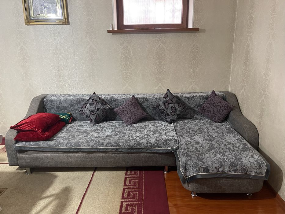 Диван угловой в хорошем состояний